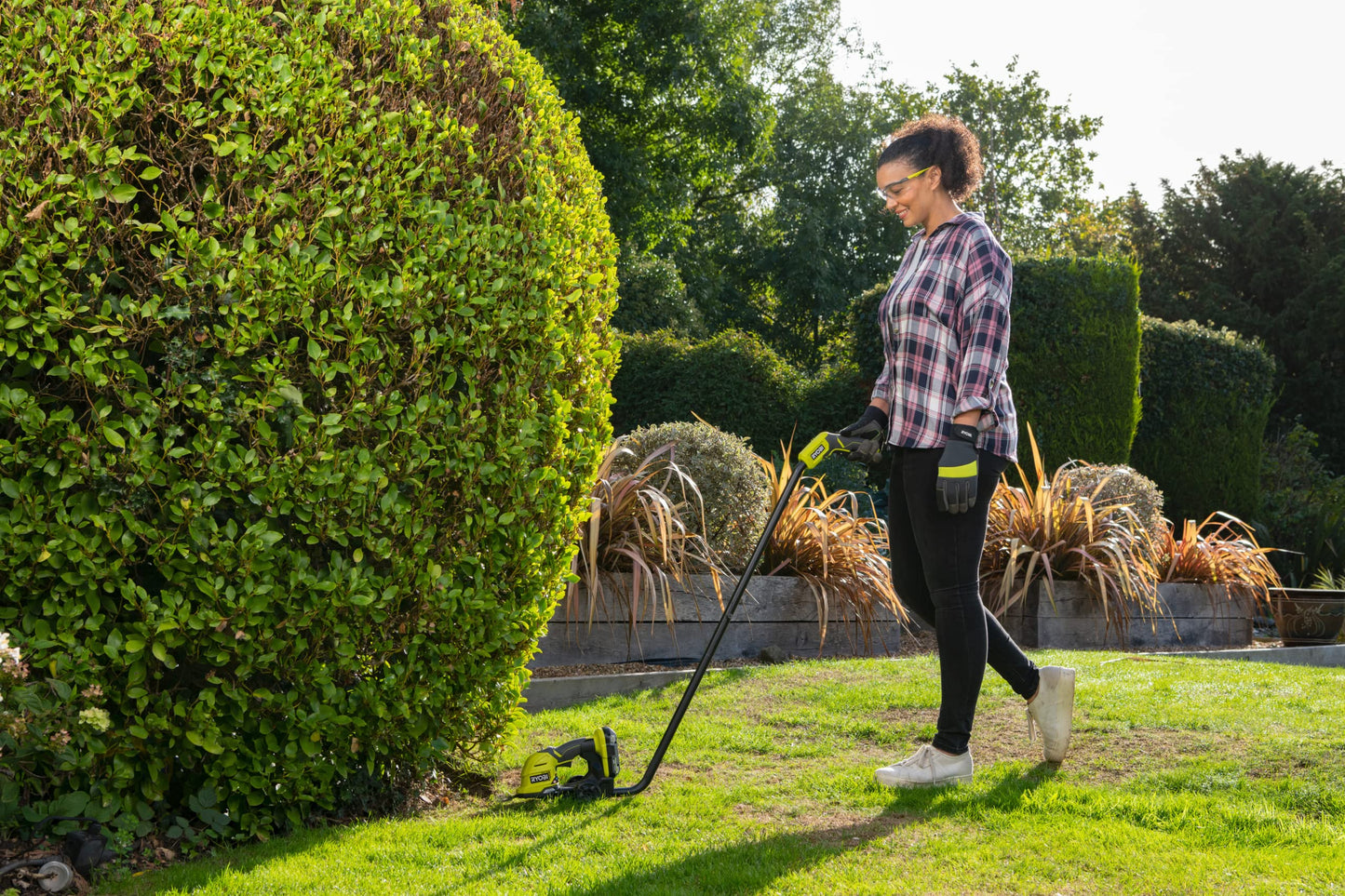 RYOBI - Cesoie per erba (lama 120 mm) / scultore di vegetali (lama 200 mm) 18 V ONE+ - Ideale per la manutenzione e piccoli arbusti - Venduto senza batteria o caricabatterie - RY18GSA-0