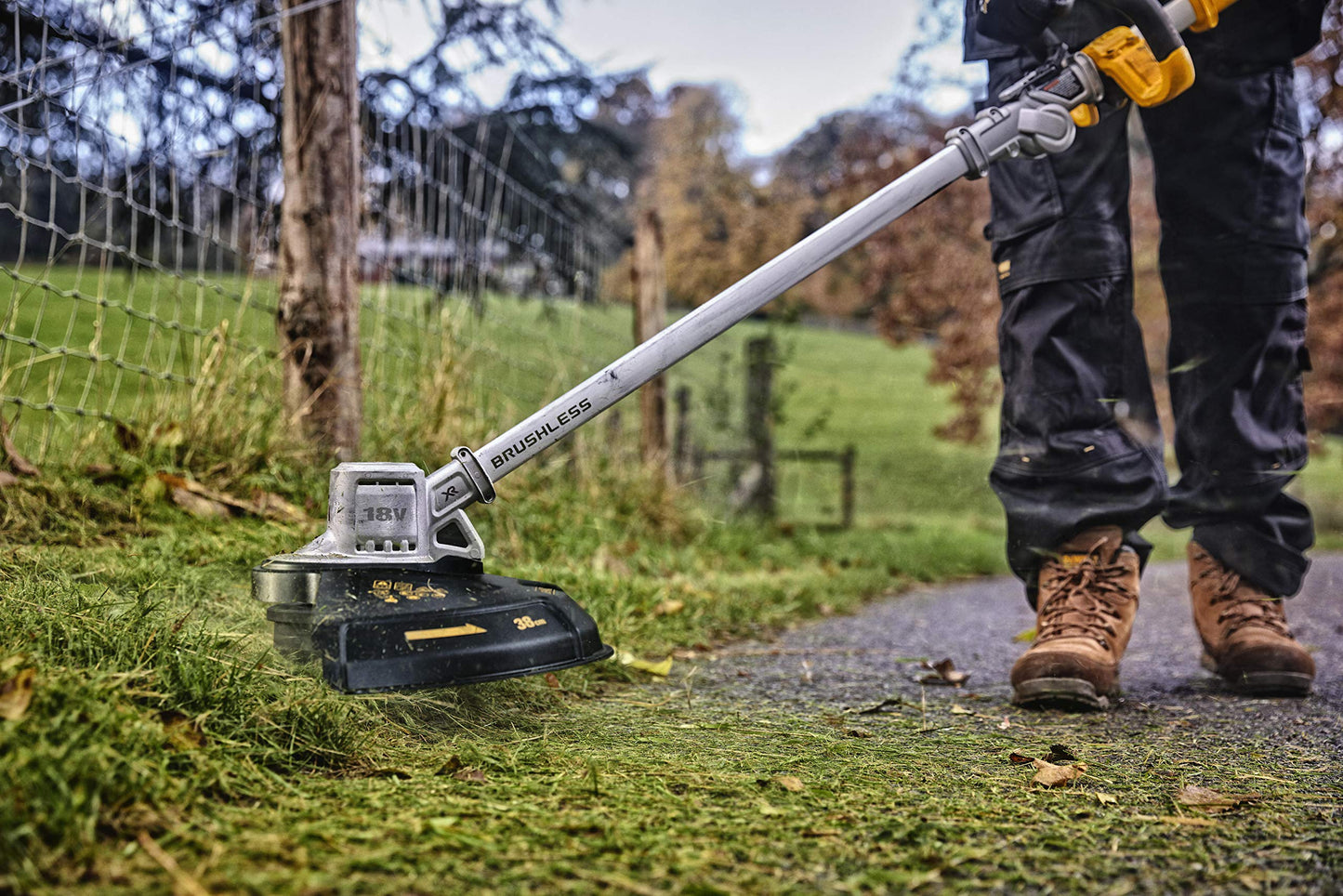 DEWALT DCMST561N-XJ TAGLIABORDI 18V XR - UNITÀ SENZA BATTERIA E CARICABATTERIE